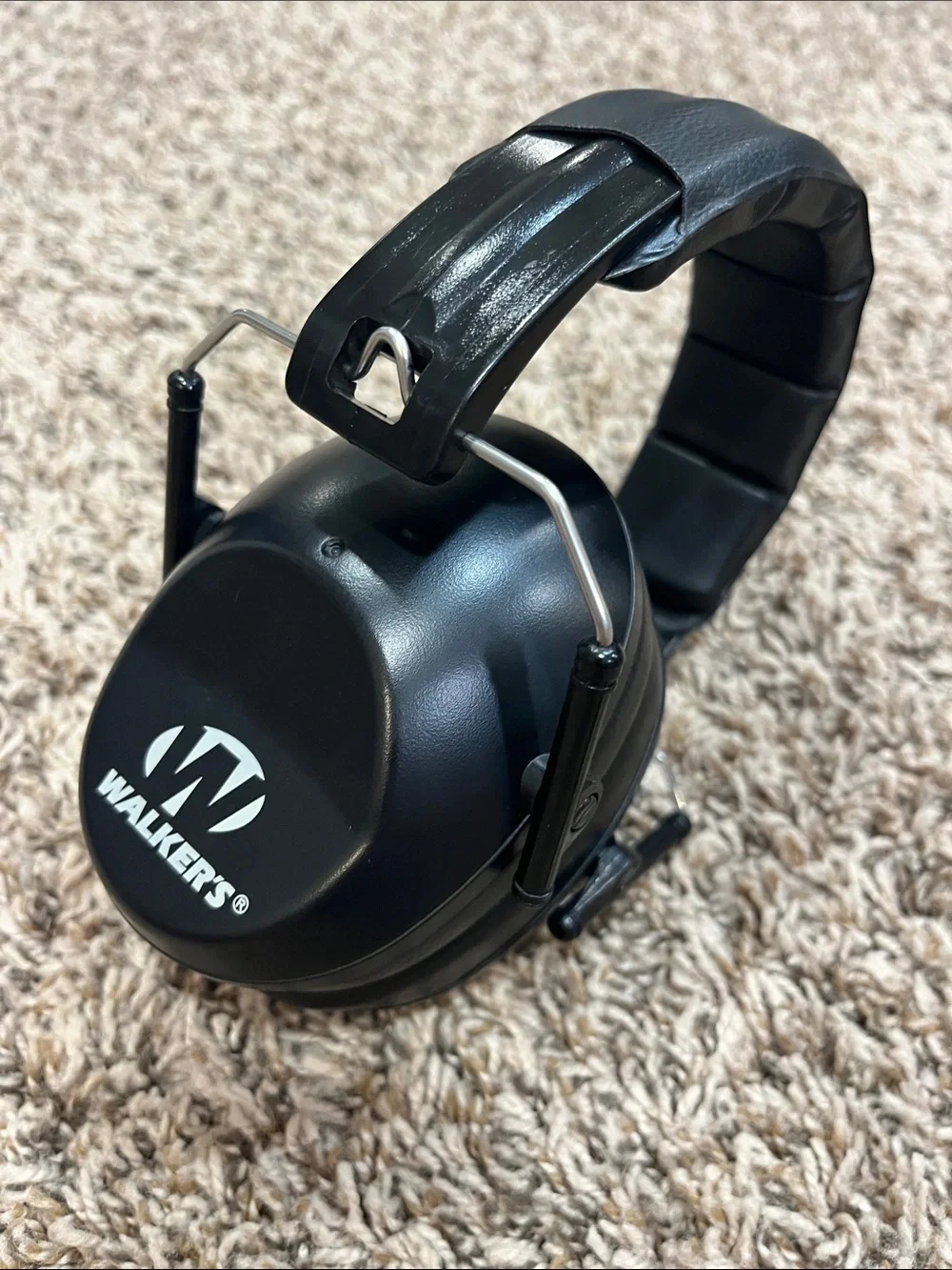 WALKER’S NOISE-CANCELLING Headphones 🎧